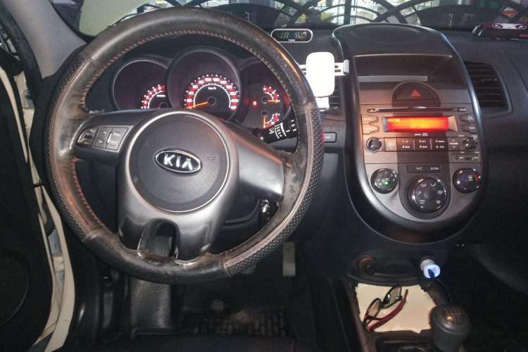 Used Kia Soul 2010 1.6L MT GL Center Console