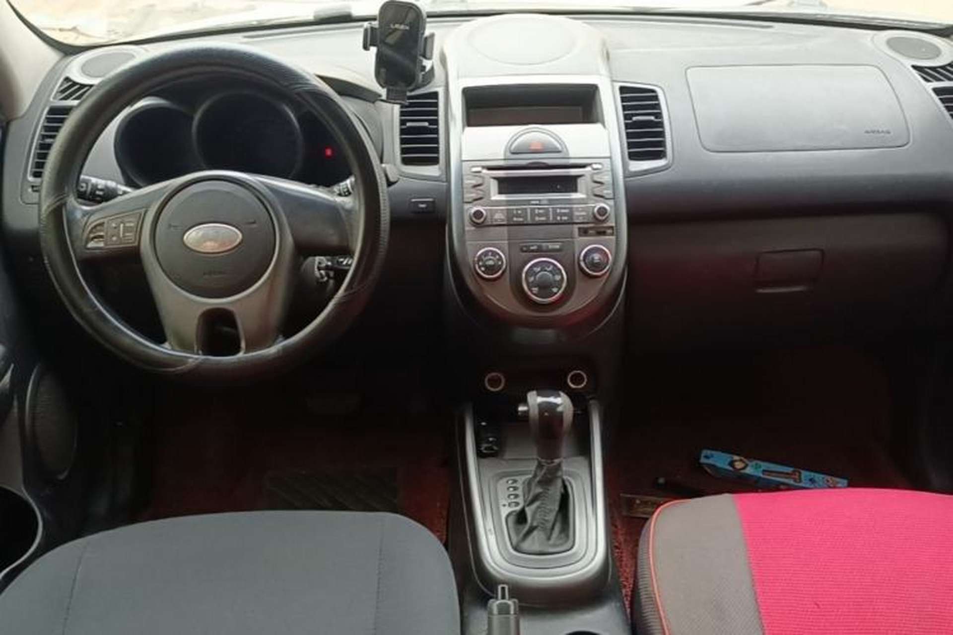 Used Kia Soul 2010 1.6L AT GL Center Console