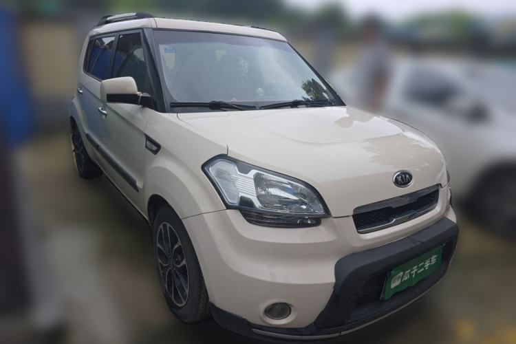 Used Kia Soul 2010 1.6L AT GLS Front Right 45 Deg