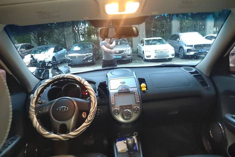 Used Kia Soul 2010 1.6L AT GLS Interior 2