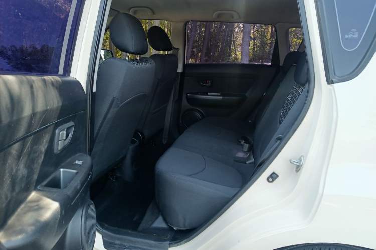Used Kia Soul 2010 1.6L AT GL Interior 3