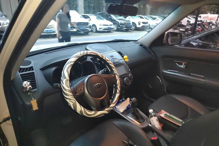 Used Kia Soul 2010 1.6L AT GLS Interior 3
