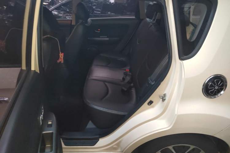 Used Kia Soul 2010 1.6L AT GLS Interior 4
