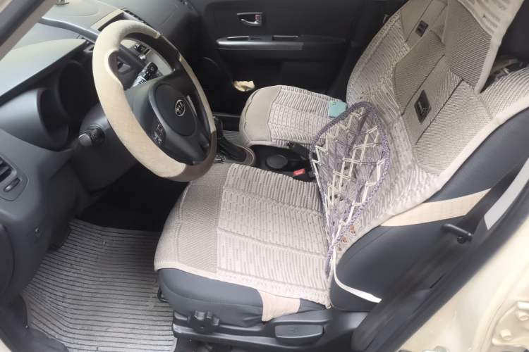 Used Kia Soul 2010 1.6L AT GL Left Front Seat