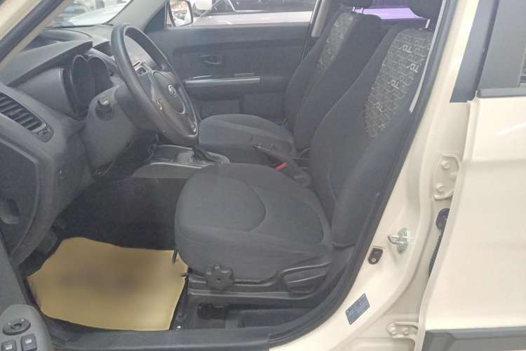 Used Kia Soul 2010 1.6L AT GL Left Front Seat