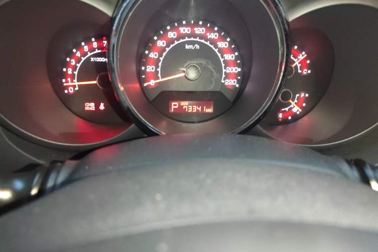 Used Kia Soul 2010 1.6L AT GLS Odometer Close Up