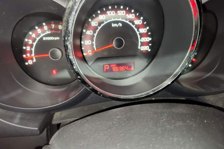 Used Kia Soul 2010 1.6L AT GL Odometer Close Up