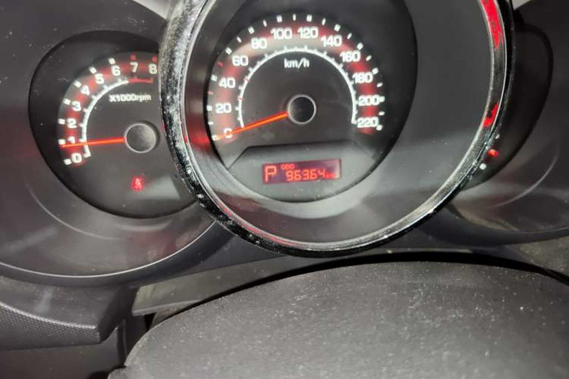 Used Kia Soul 2010 1.6L AT GL Odometer Close Up