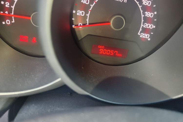 Used Kia Soul 2010 1.6L MT GL Odometer Close Up
