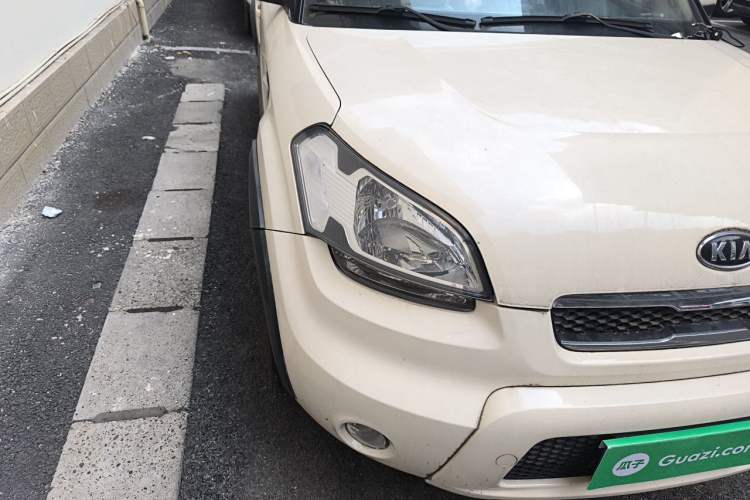 Used Kia Soul 2010 1.6L AT GL Right Front Headlight