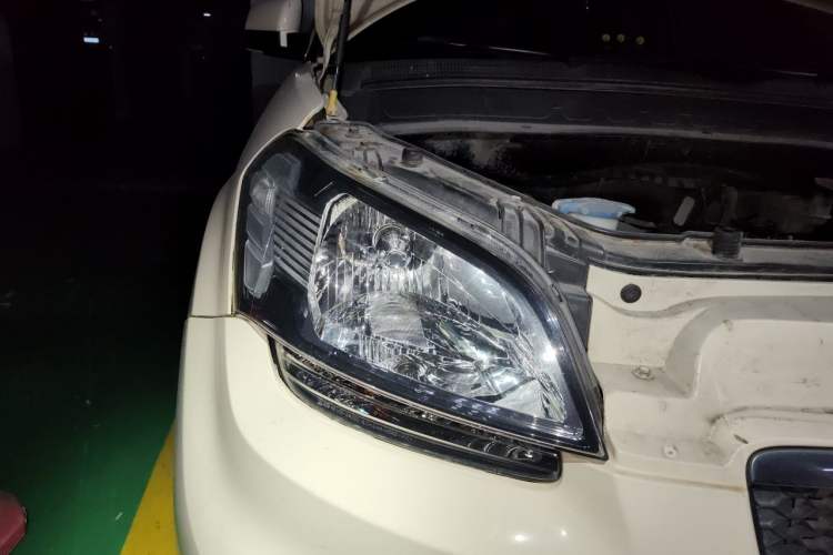 Used Kia Soul 2010 1.6L AT GL Right Front Headlight