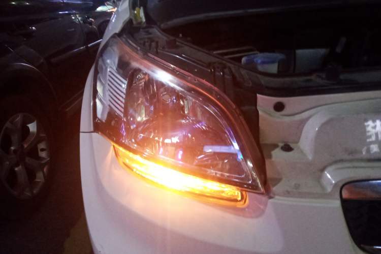 Used Kia Soul 2010 1.6L MT GL Right Front Headlight