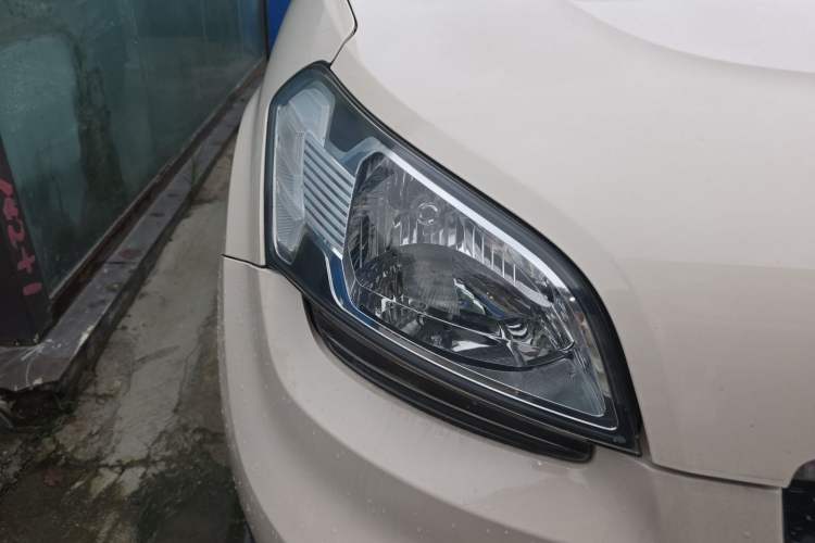 Used Kia Soul 2010 1.6L AT GLS Right Front Headlight
