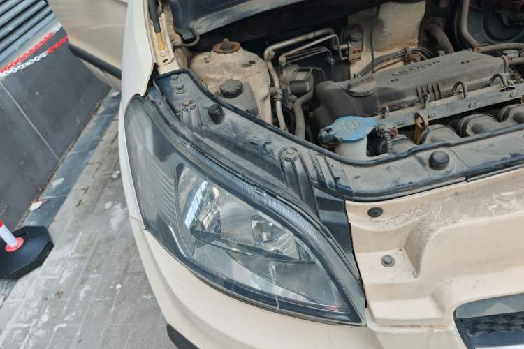 Used Kia Soul 2010 1.6L AT GL Right Front Headlight