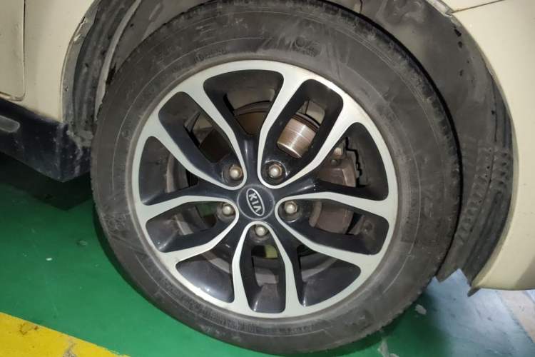 Used Kia Soul 2010 1.6L AT GL Right Front Wheel Hub