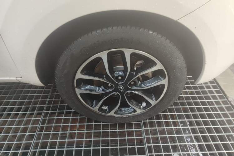 Used Kia Soul 2010 1.6L AT Premium Right Front Wheel Hub