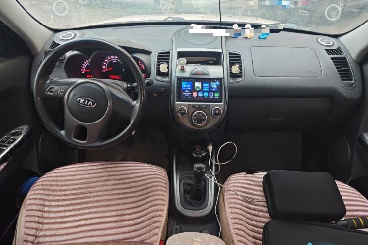 Used Kia Soul 2010 1.6L MT GL Center Console