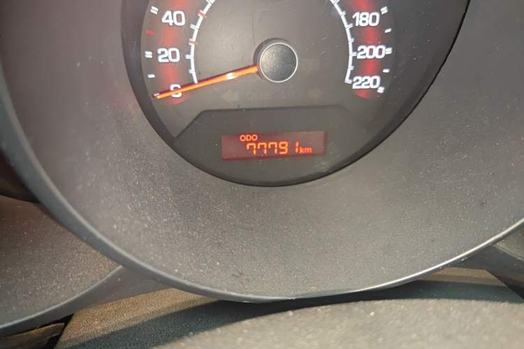Used Kia Soul 2010 1.6L MT GL Odometer Close Up