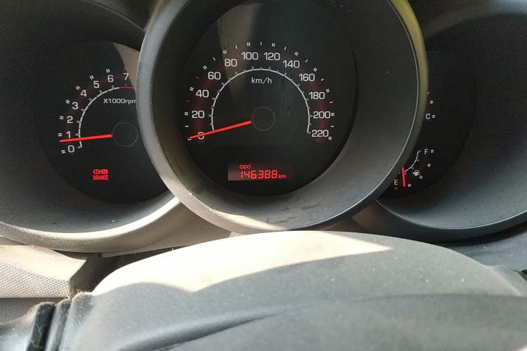 Used Kia Soul 2010 1.6L MT GL Odometer Close Up