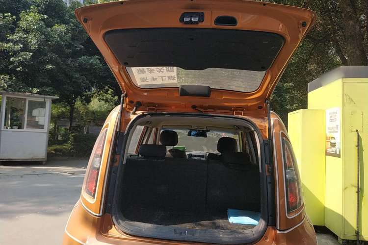 Used Kia Soul 2010 1.6L MT GL Trunk