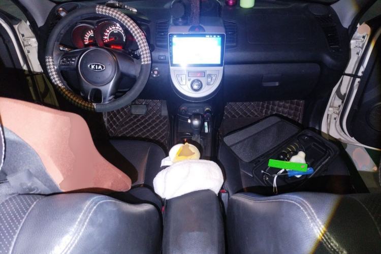 Used Kia Soul 2012 1.6L AT Premium Center Console
