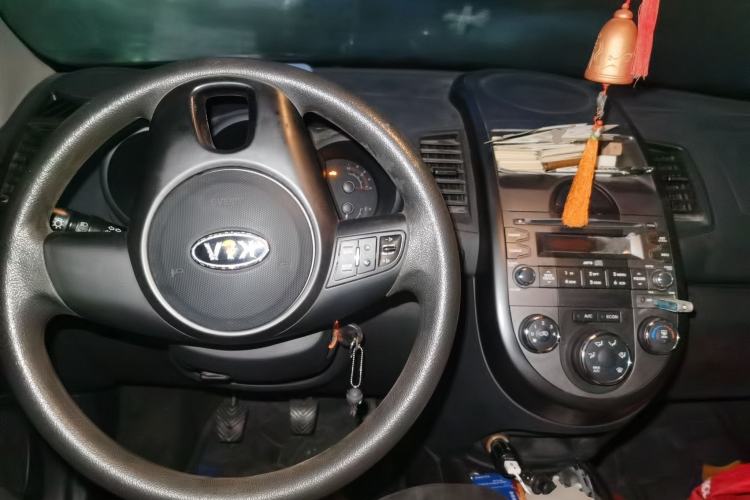 Used Kia Soul 2012 1.6L MT GL Center Console