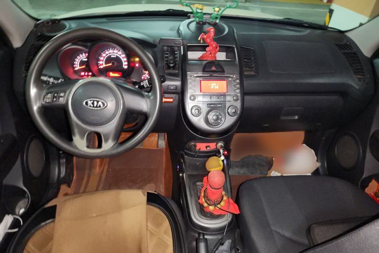 Used Kia Soul 2012 1.6L MT GL Center Console
