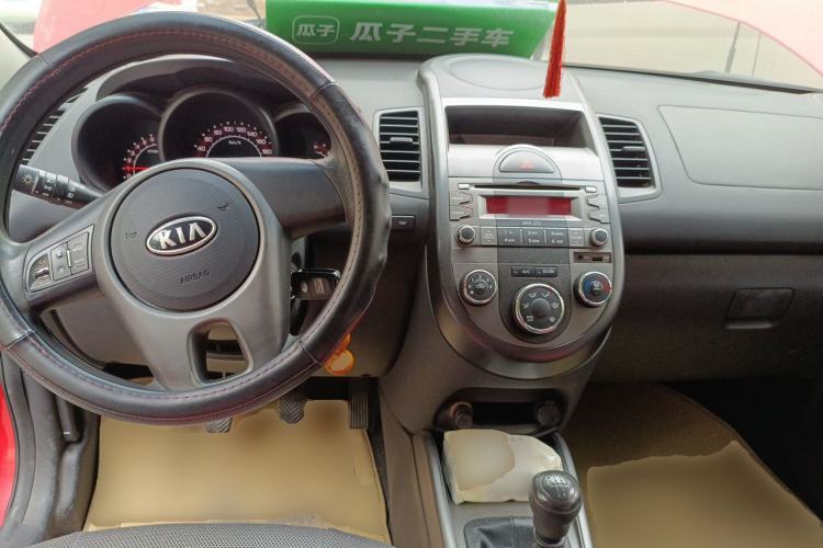 Used Kia Soul 2012 1.6L MT GL Center Console