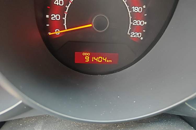 Used Kia Soul 2012 1.6L MT GL Odometer Close Up
