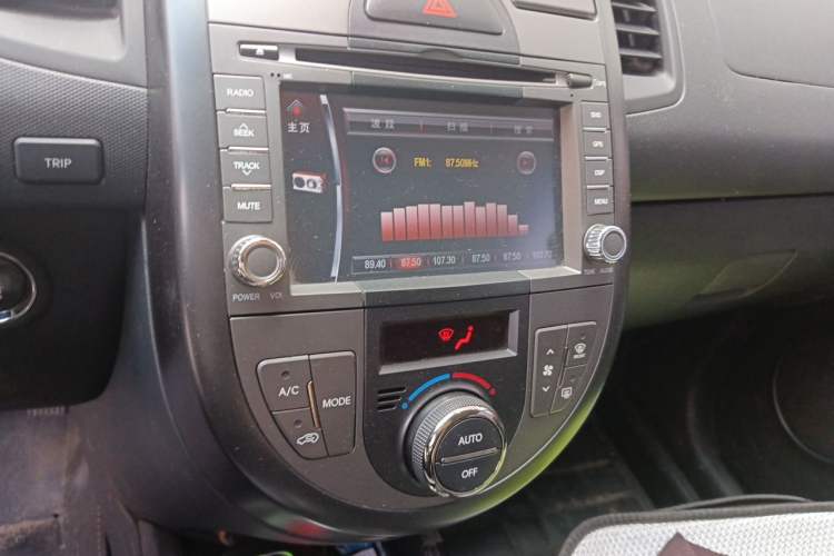 Used Kia Soul 2012 1.6L AT Premium Audio And AC Panel