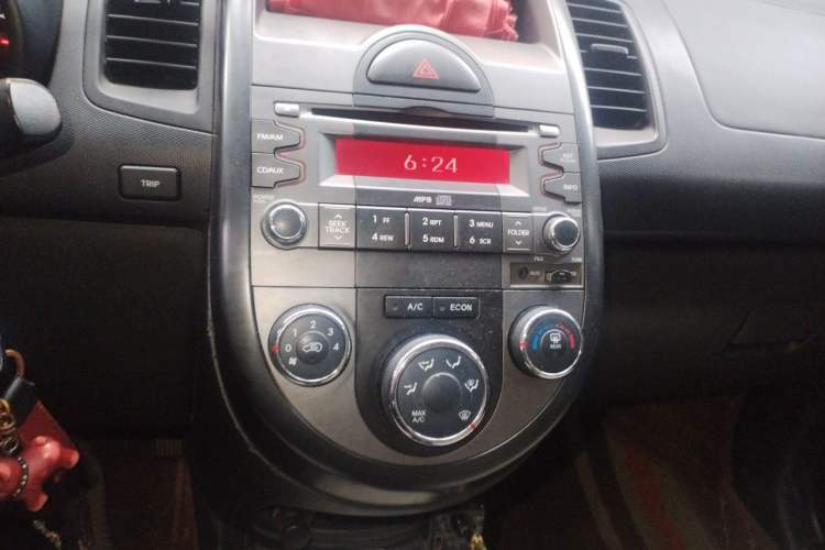 Used Kia Soul 2012 1.6L AT GL Audio And AC Panel