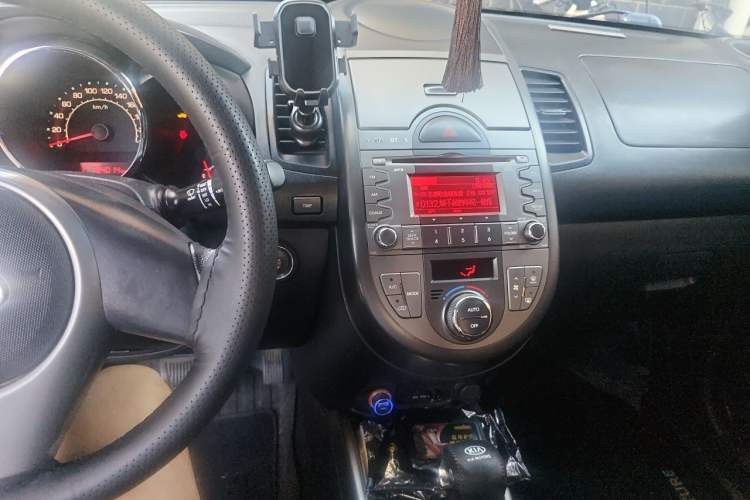 Used Kia Soul 2012 1.6L AT Premium Audio And AC Panel