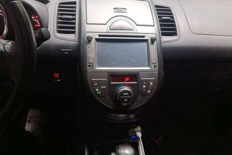 Used Kia Soul 2012 1.6L AT Premium Audio And AC Panel
