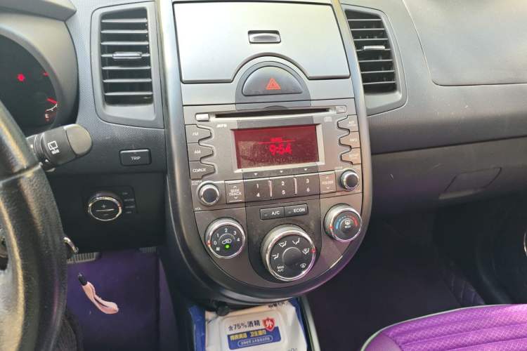 Used Kia Soul 2012 1.6L AT GLS Audio And AC Panel