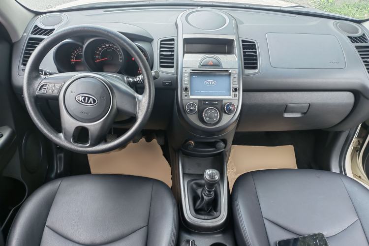 Used Kia Soul 2012 1.6L MT GL Center Console