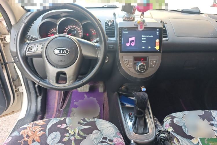 Used Kia Soul 2012 1.6L AT Premium Center Console