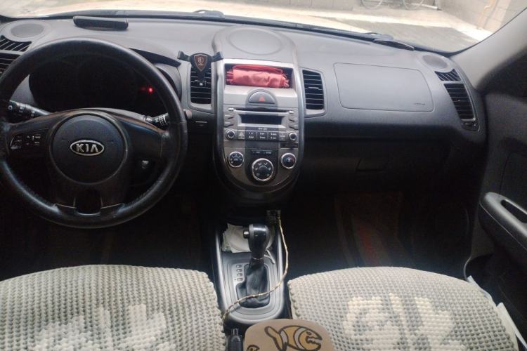 Used Kia Soul 2012 1.6L AT GL Center Console