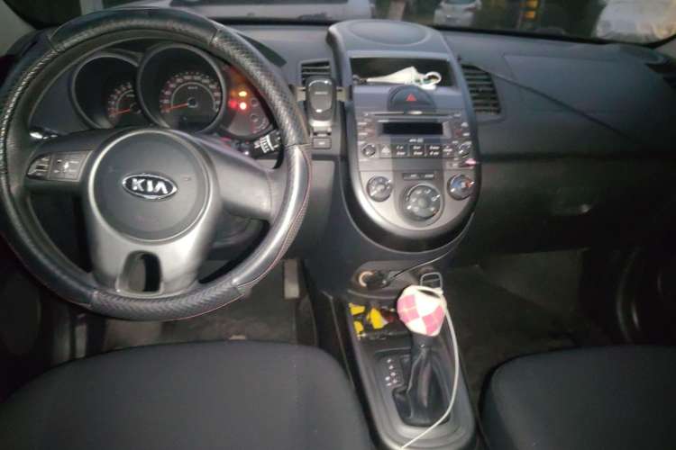 Used Kia Soul 2012 1.6L AT GL Center Console