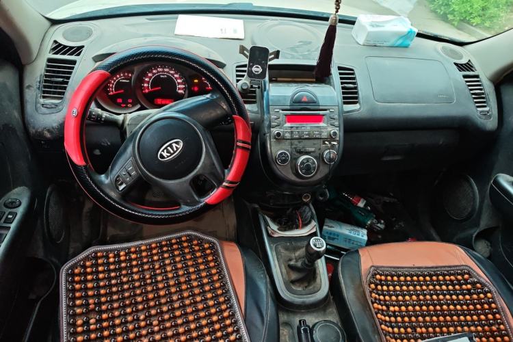 Used Kia Soul 2012 1.6L MT GL Center Console