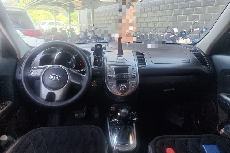 Used Kia Soul 2012 1.6L AT Premium Center Console