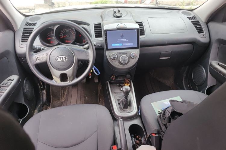Used Kia Soul 2012 1.6L MT GL Center Console