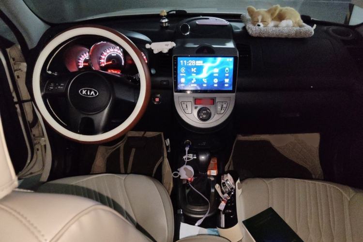 Used Kia Soul 2012 1.6L AT Premium Center Console