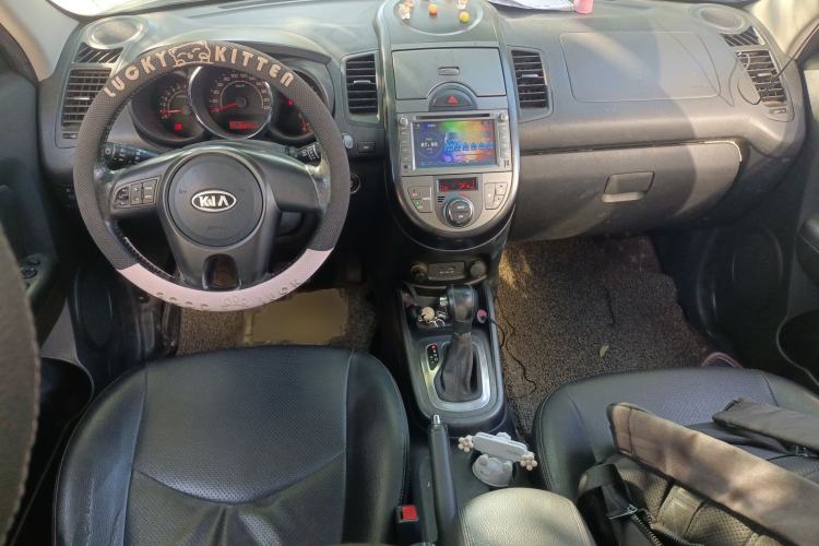Used Kia Soul 2012 1.6L AT GL Center Console