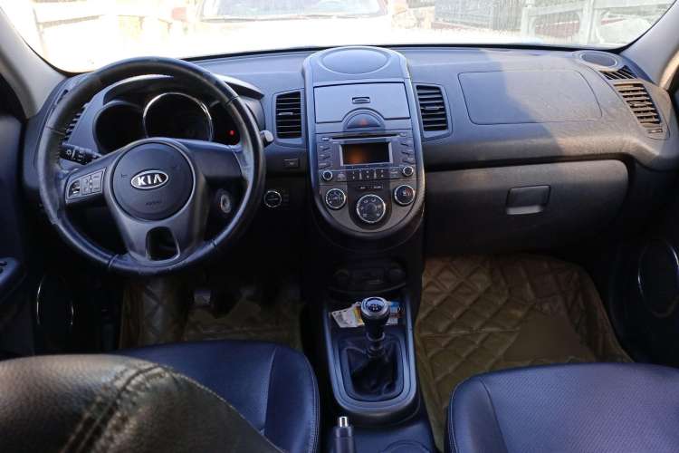 Used Kia Soul 2012 1.6L MT GLS Center Console