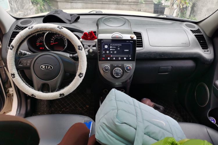 Used Kia Soul 2012 1.6L AT GLS Center Console