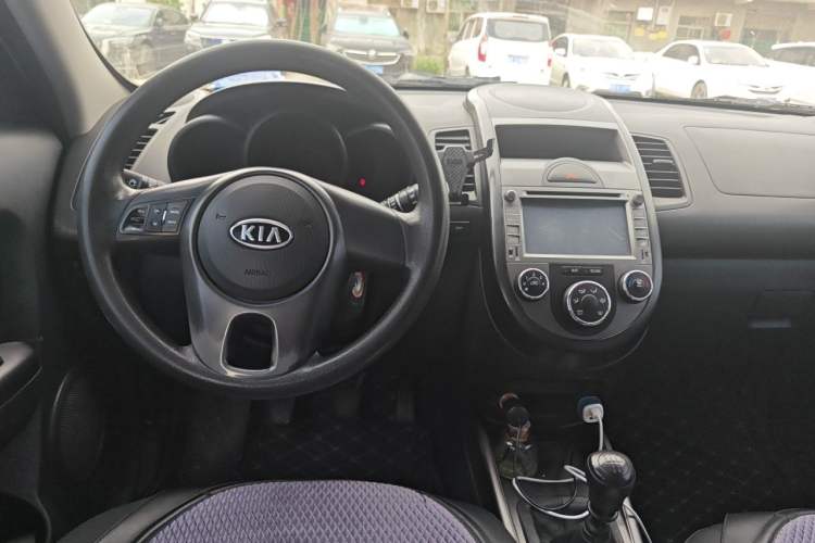Used Kia Soul 2012 1.6L MT GL Center Console