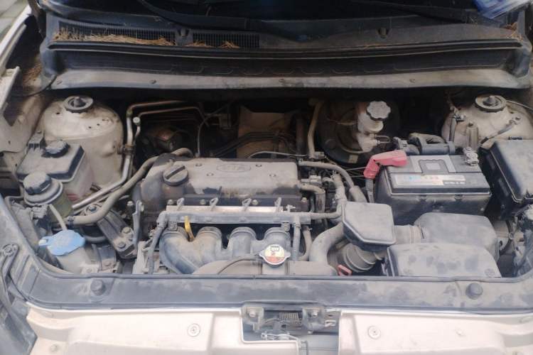 Used Kia Soul 2012 1.6L AT GL Engine Bay