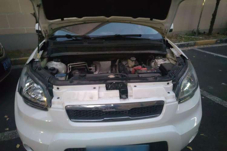 Used Kia Soul 2012 1.6L AT GL Engine Bay