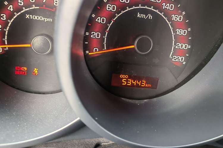 Used Kia Soul 2012 1.6L MT GL Odometer Close Up