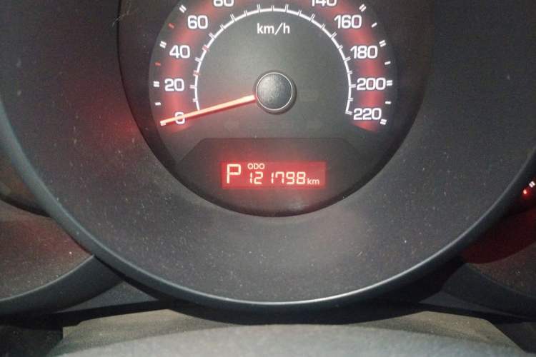 Used Kia Soul 2012 1.6L AT GL Odometer Close Up